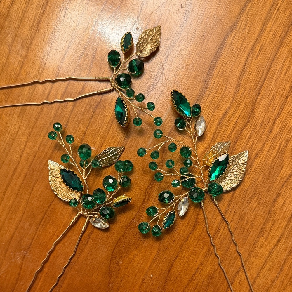 Elegant Gold and Green Hair Accessory pins